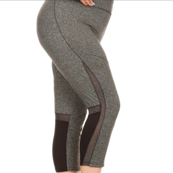 ⭐️Plus Sizes!⭐️ Color-block Active Capris - Picture 3 of 5